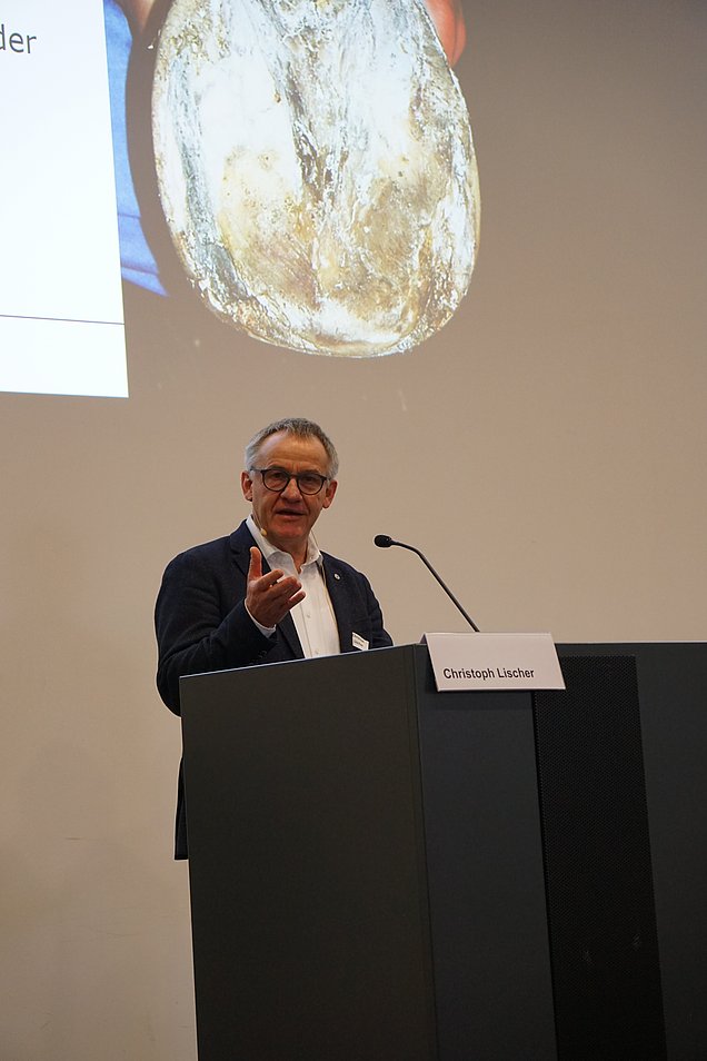 Christoph Lischer referierte zum Thema Flachhuf aus Sicht des Tierarztes.
