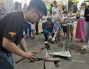 Einblicke ins Hufschmiedehandwerk an der BEA