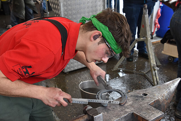 Livio Fiechter en action sous la tente de la compétition à St-Gall.